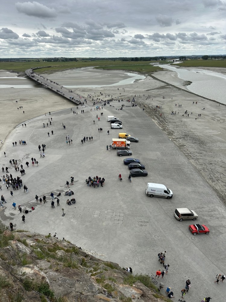 the-magic-of-mont-saint-michel-tides-tourists-and-timeless-wonder